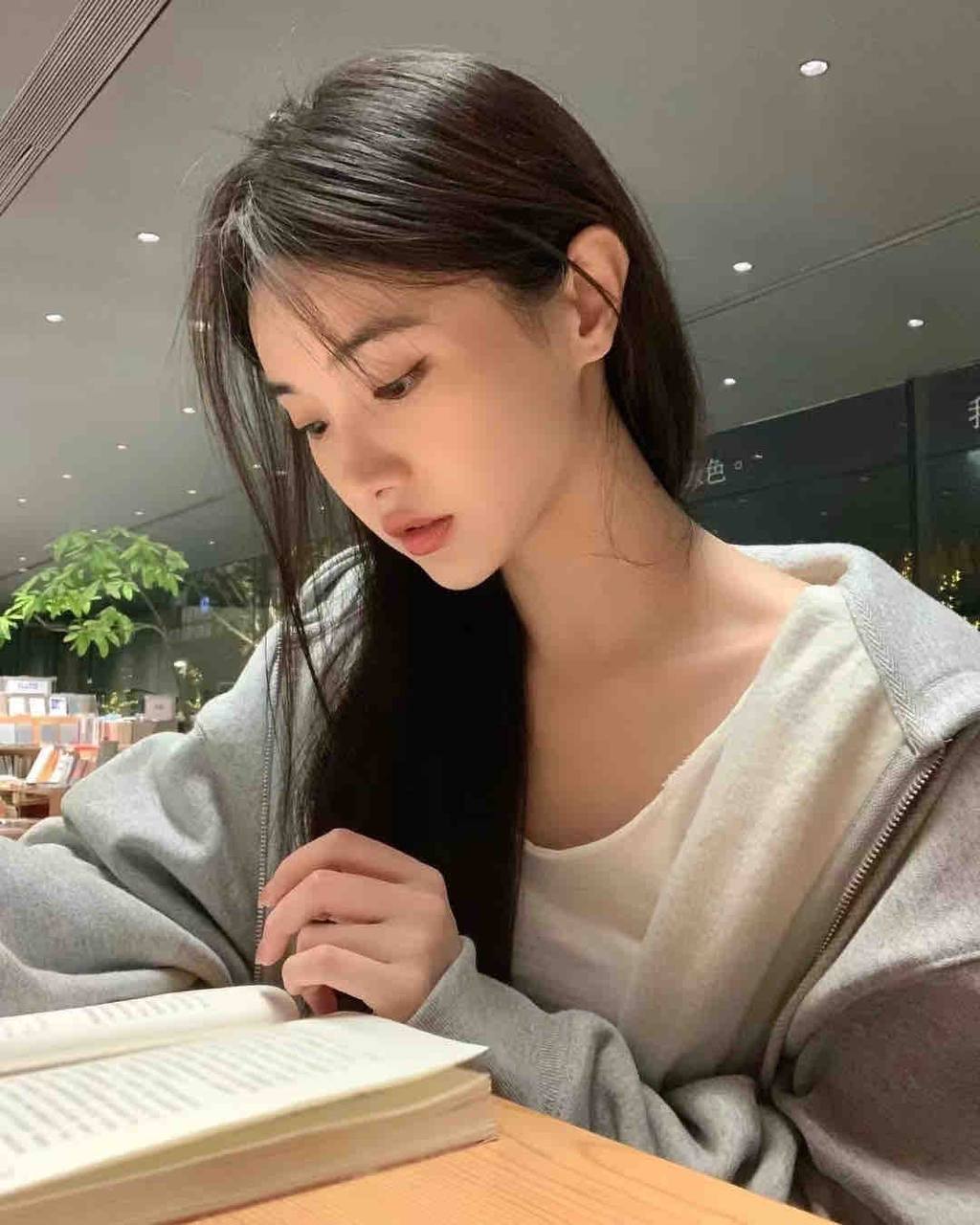 白小纯大学生